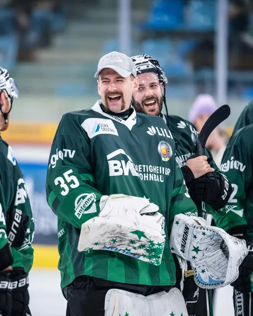 Olafr Schmidt hält den Steelers die Treue