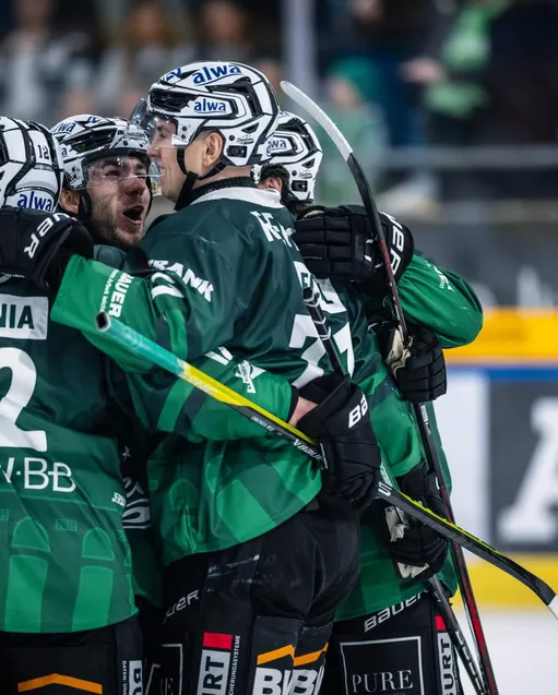 Die Halle bebt – Steelers erkämpfen sich das Derby!