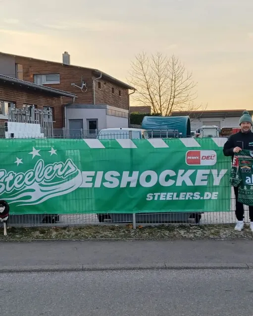 Das erste Banner hängt!