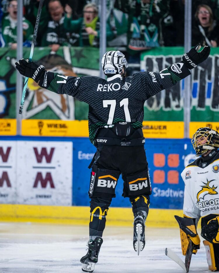 Vier Tore von Basti Eckl – Steelers gewinnen auch Spiel zwei