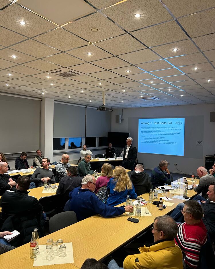 Mitteilung zur Mitglieder&shy;versammlung