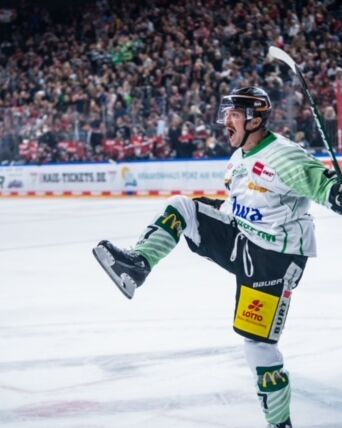 Sieg im Haifischbecken - Steelers gewinnen mit 4:3 n.P. in Köln