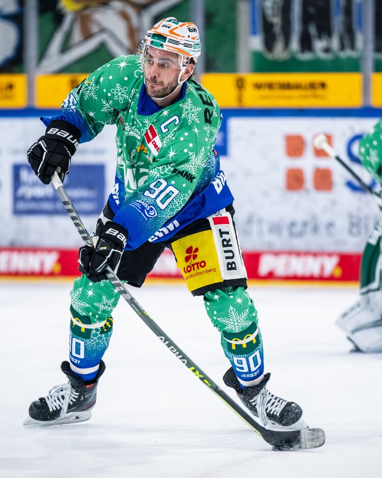 <strong>Versteigerung der Weihnachts-Trikots</strong>