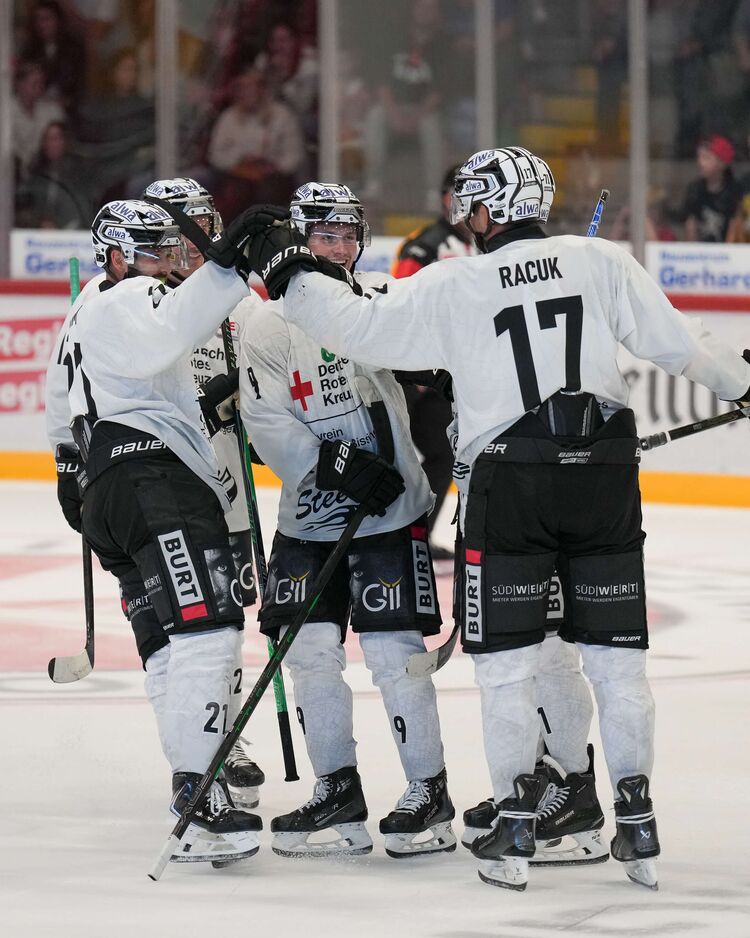 Versteigerung der weißen Pre-Season Trikots